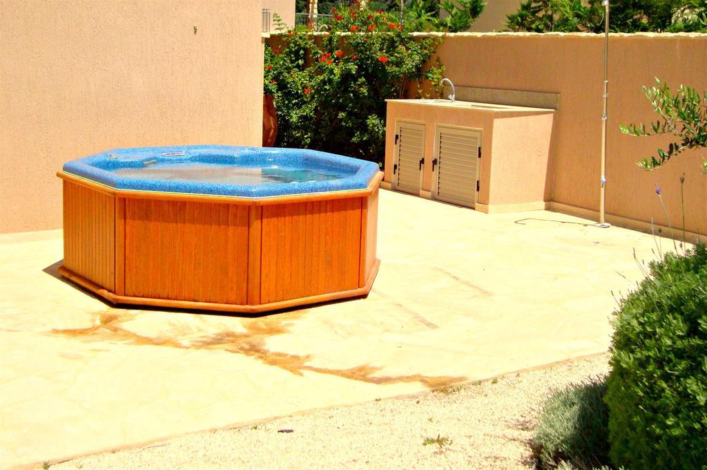 Villa Kartiela Sandy Beach Villas - Private Pool - Jacuzzi - Private Beach Area Polis Luaran gambar